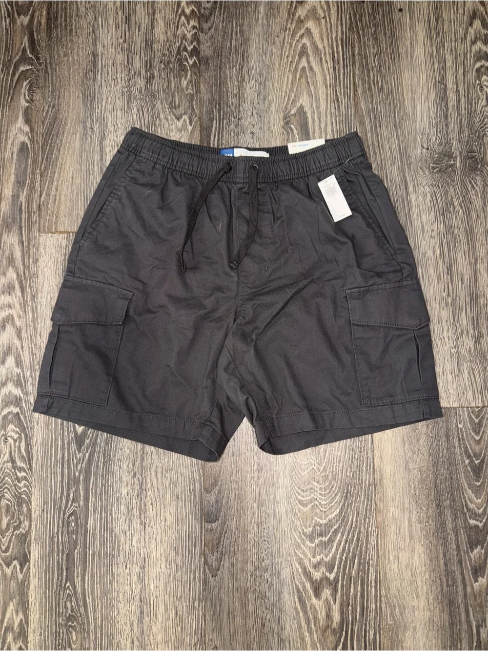 Old Navy grey relaxed fit cargo shorts 7 inch size S NWT